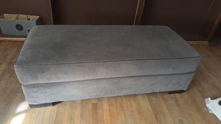 Ottoman Very Nice Condition, 40.00 O.B.O Has To Go By Monday Text For Directions If Interested (contact info removed)