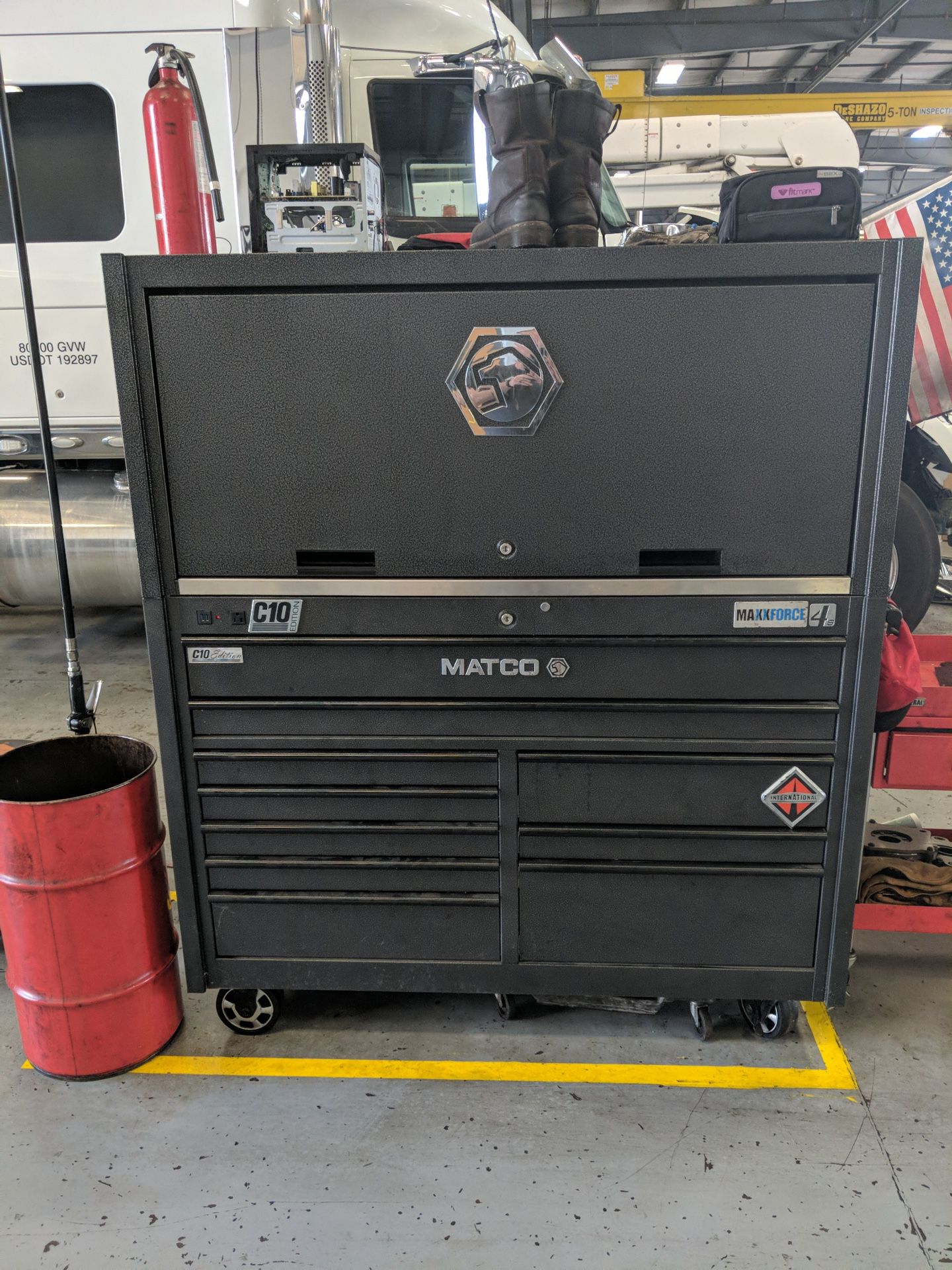 Matco 4s double bank with hutch