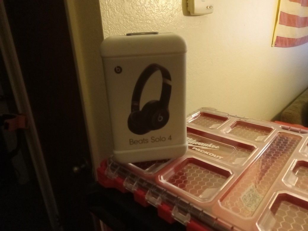 Beats Solo 4. Brand-new