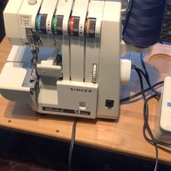 Overlook Singer Almost New Work Softly 