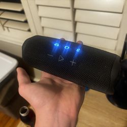 *HIGH QUALITY* bluetooth speaker (jet black)