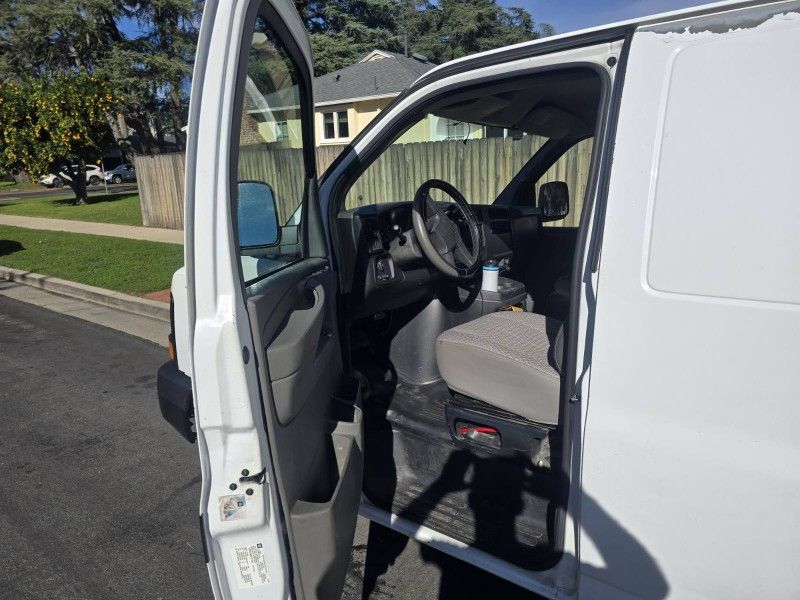 2005 Chevrolet Express 1500 3dr Van - Research - GrooveCar 2005 Chevrolet Express