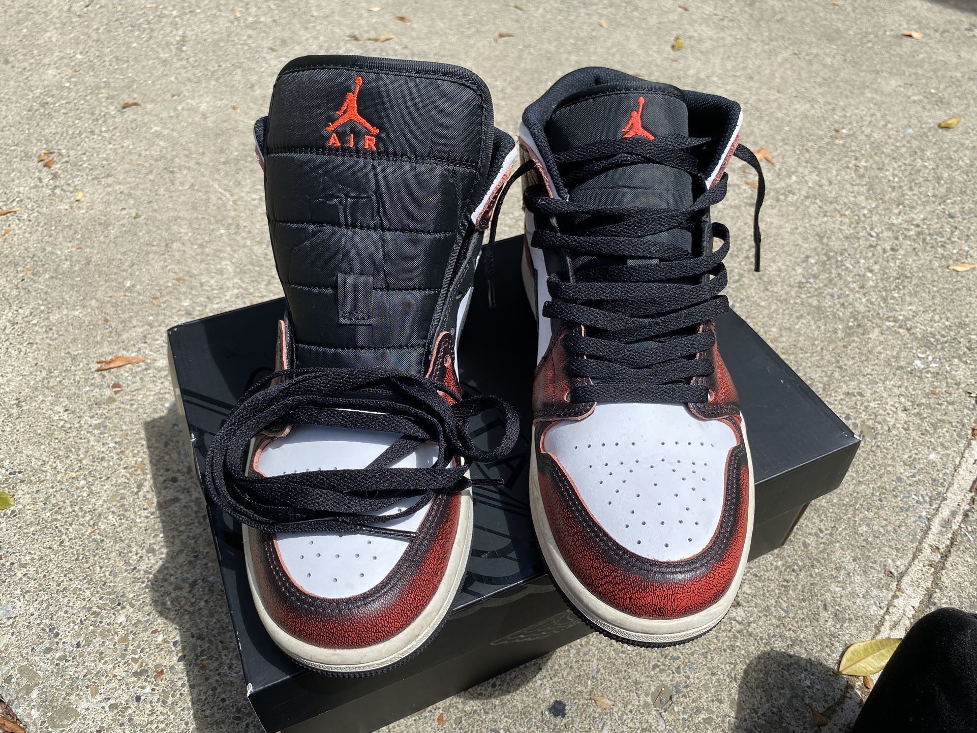 Air Jordan 1 Mid SE