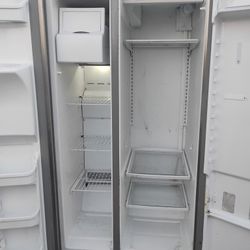 Double Door Refrigerator With Ice Maker
