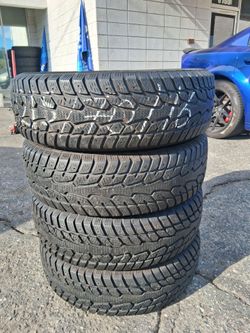 1 set of 4.   215/70/R16 with 90% of tread or life  CACHLAND CH-W2003 HABLAMOS ESPAN̈OL