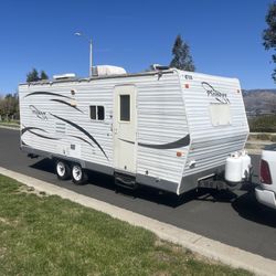 2007 Pioneer Travel Trailer 