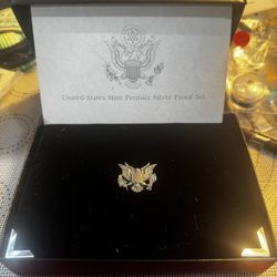 This is a 1992 San Fran U.S. Mint Premier Silver Proof Set.
