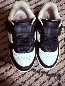 Kids sneakers