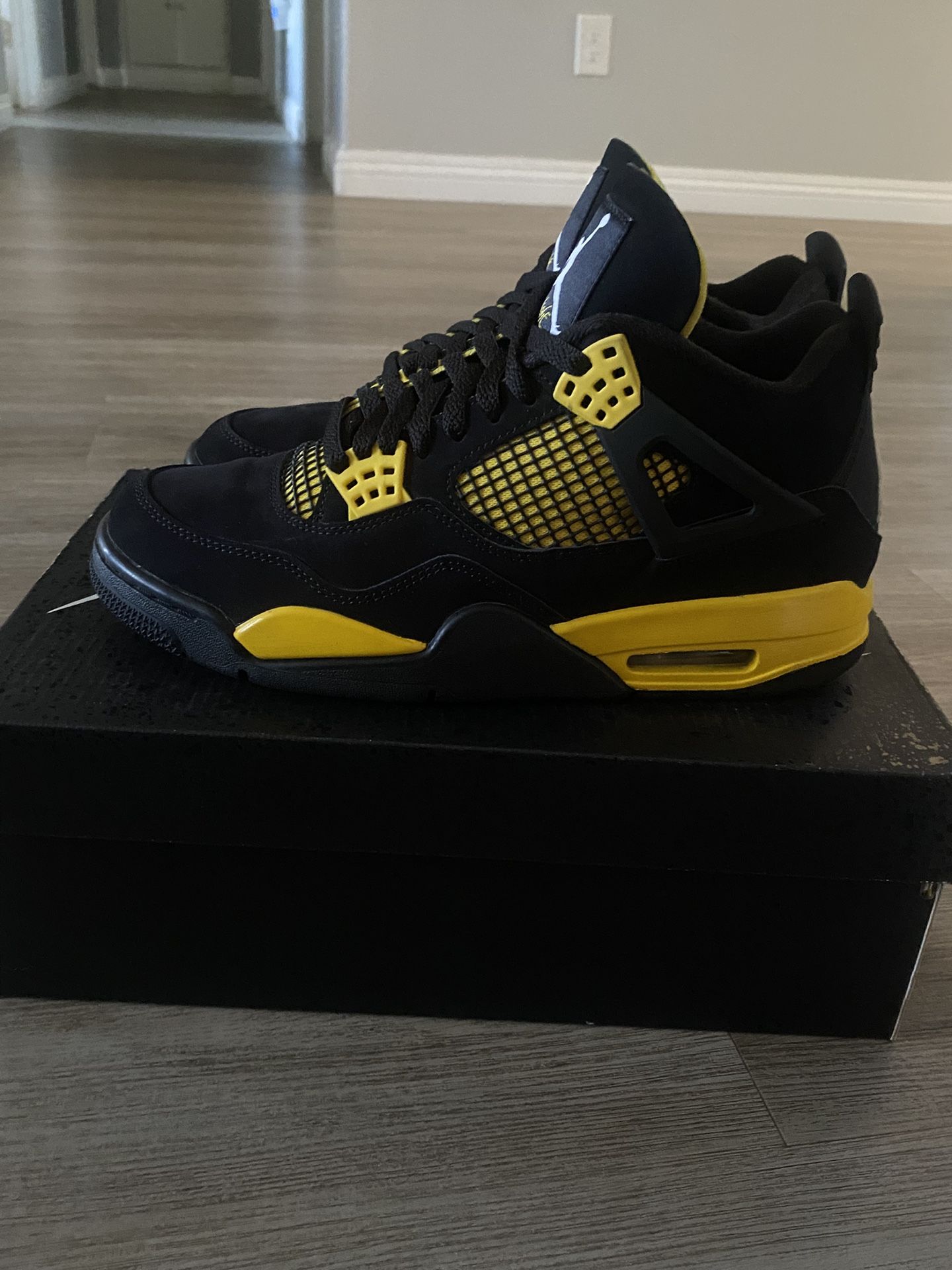 Jordan 4 yellow Thunder