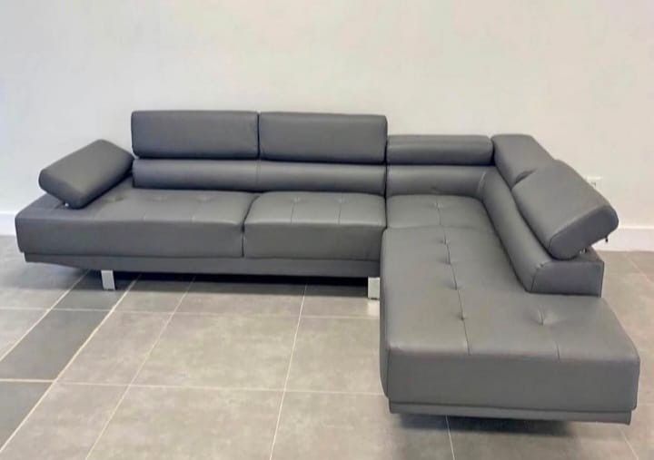 SECTIONAL COUCH π
