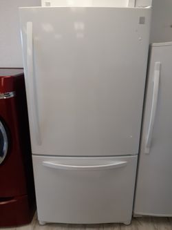 33x68 White Top and Bottom Freezer Refrigerator