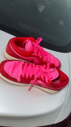 Limited edition Nike valentines dunks.