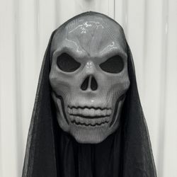 Hanging Ghost on Tree Scare Halloween Long