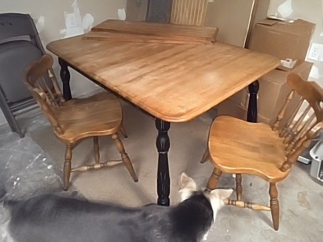 Nice table, 2 leaves, 2 chairs. Make an offer.