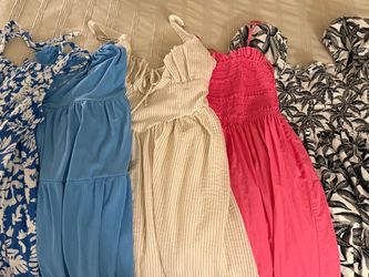 WOMENS SIZE SMALL DRESSES