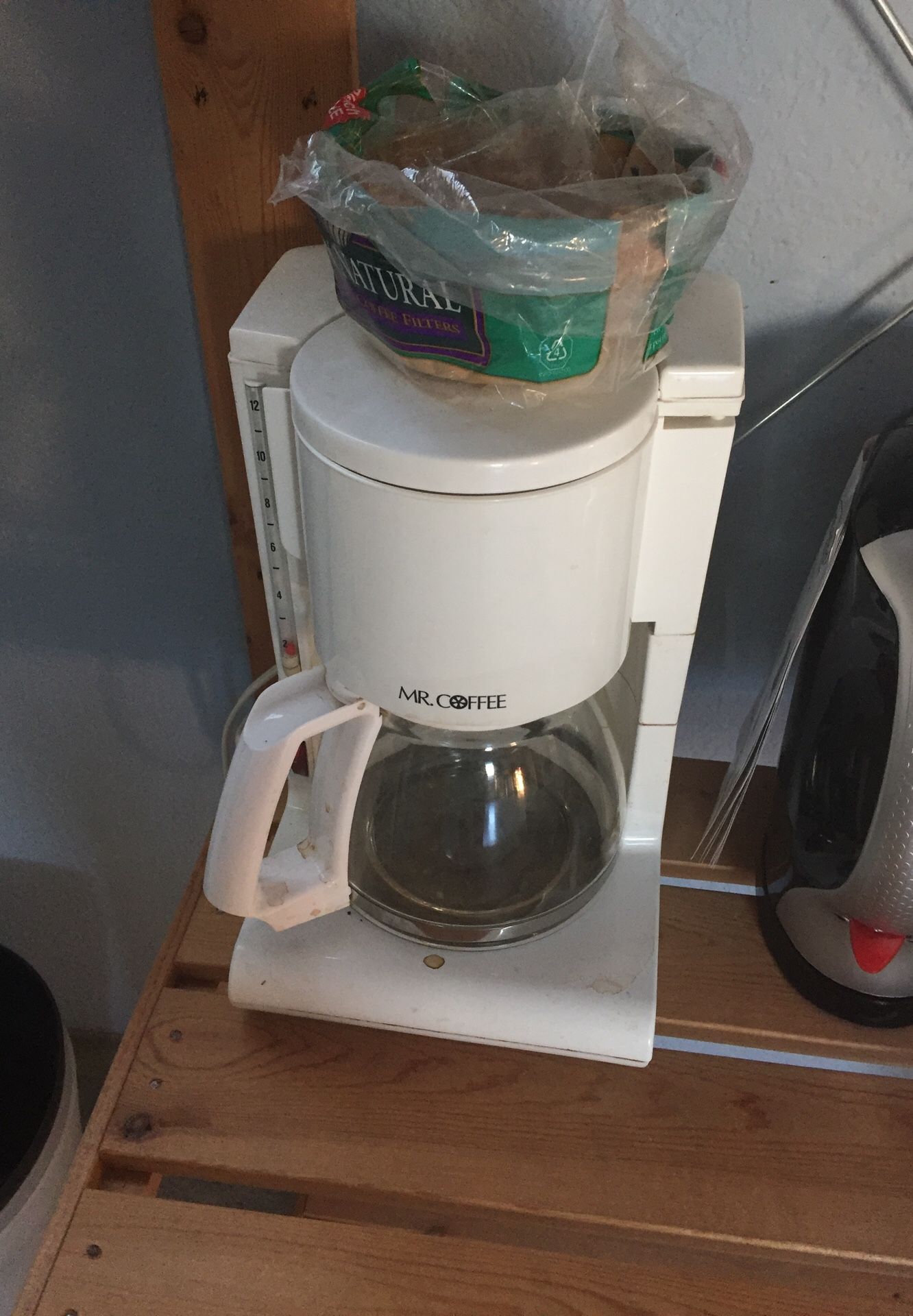 coffee maker in good shape with filters