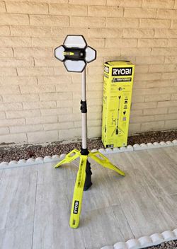 RYOBI Hybrid 18V Tripod Tower Light
