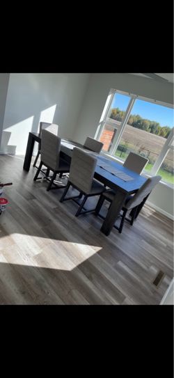 Dining room table with 6 chairs