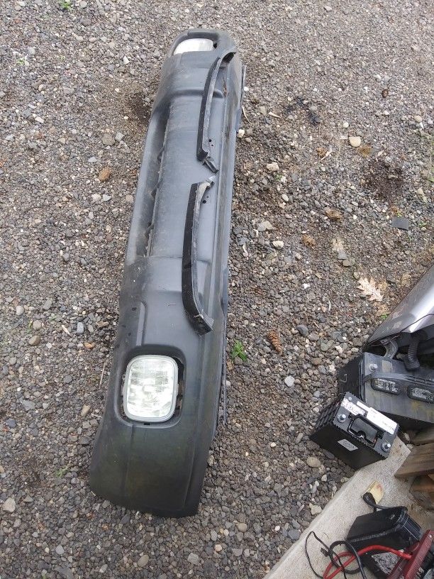 Subaru Forester Front Bumper Assembly ,w Rebar, Fogs 2000 Style