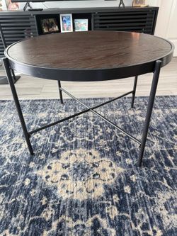 Round living room table