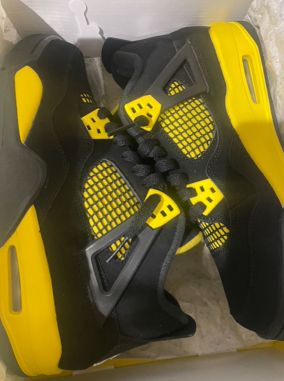 Jordan 4 Thunder