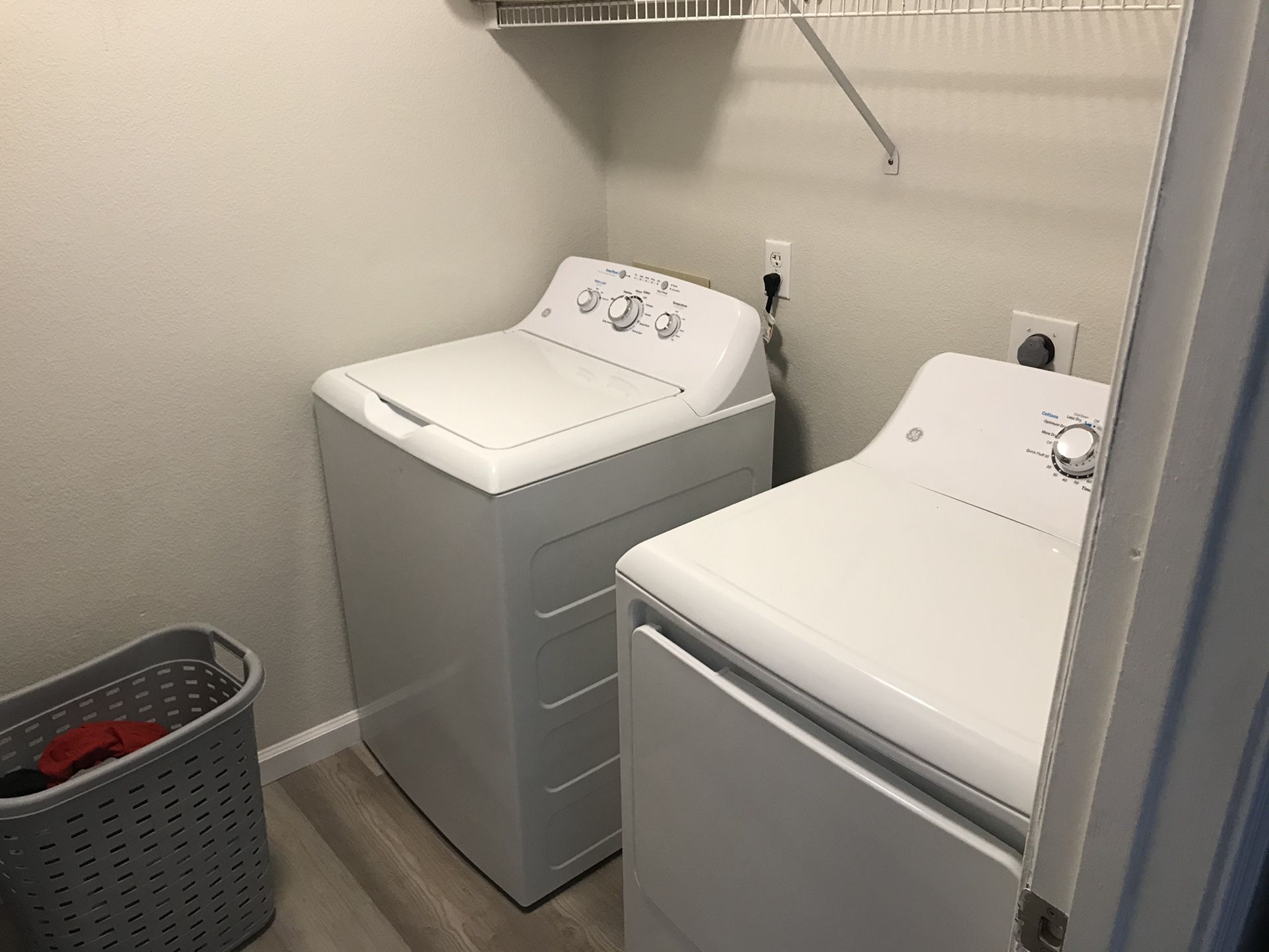 Washer And Dryer (hookups Included)