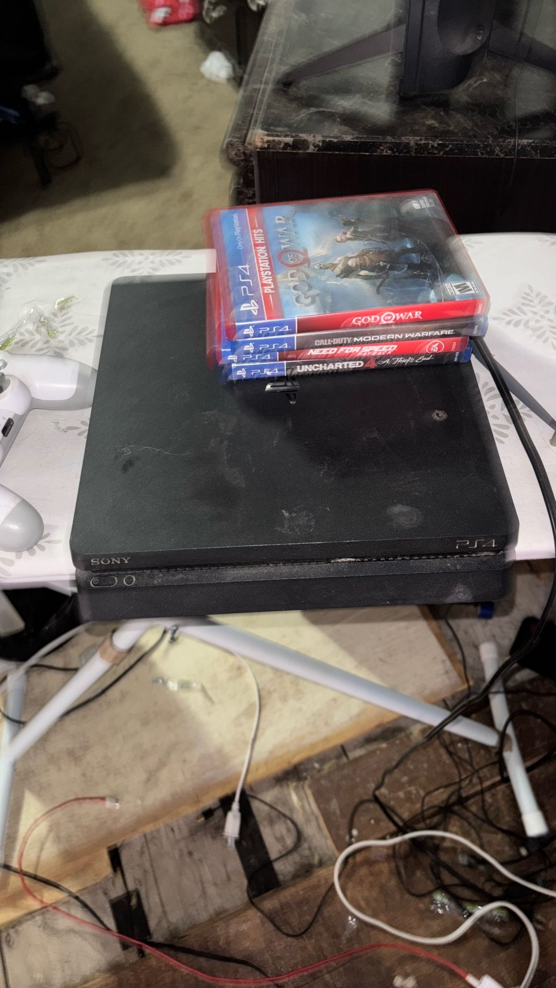PS4 Slim 