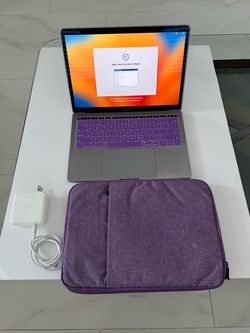 13” MacBook Pro, 2.3 GHz i5, 8 GB RAM, 250 GB SSD. (2017)