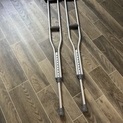 CRUTCHES 