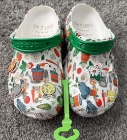 Disney Parks EPCOT International Flower & Garden Festival 2022 Crocs M5/W7 NWT