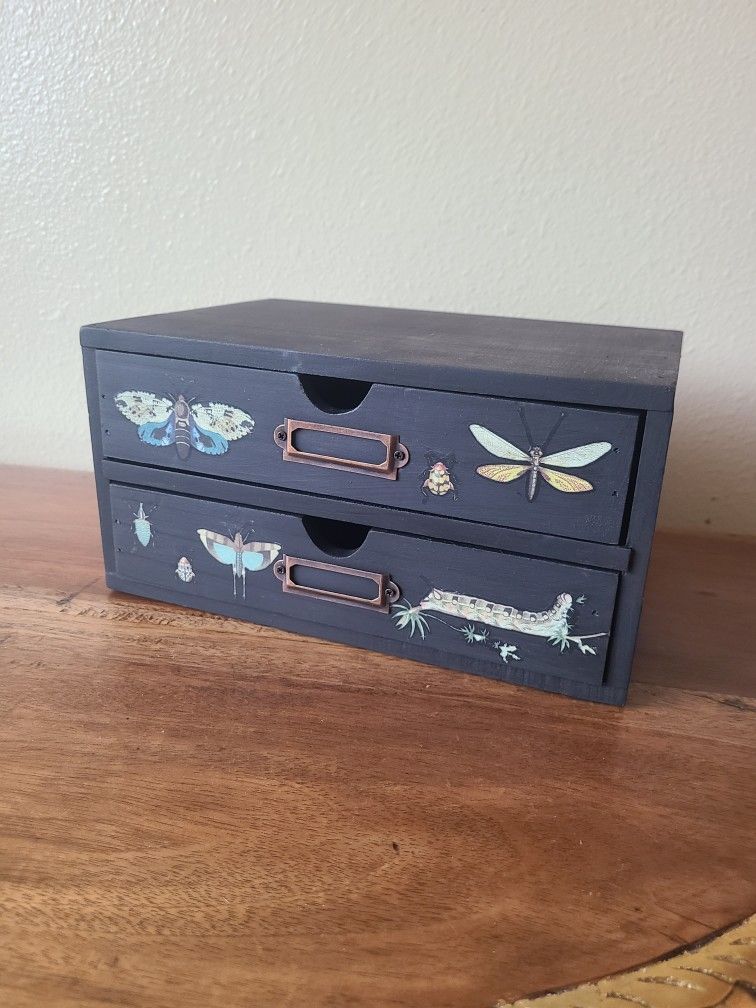 Small set of drawers for storage