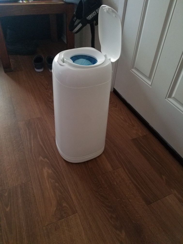 Genie diaper disposal bin