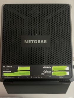 NetGear Nighthawk AC 1900 Wi-Fi Cable Modem Router 
