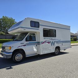 2000 Minnie Winnie 22SE RV