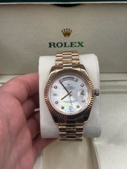 Luxury Men’s Rose Gold Watch MOP 💎