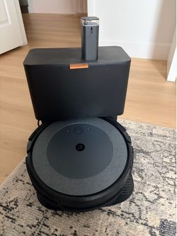 iRobot Roomba Combo j7+ vacuum and mop combo