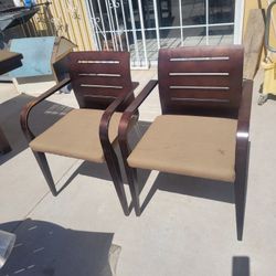 2 Sillas en buen estado 