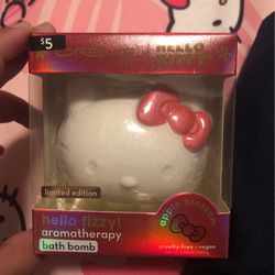 Hello Kitty x Crème Bath Bomb