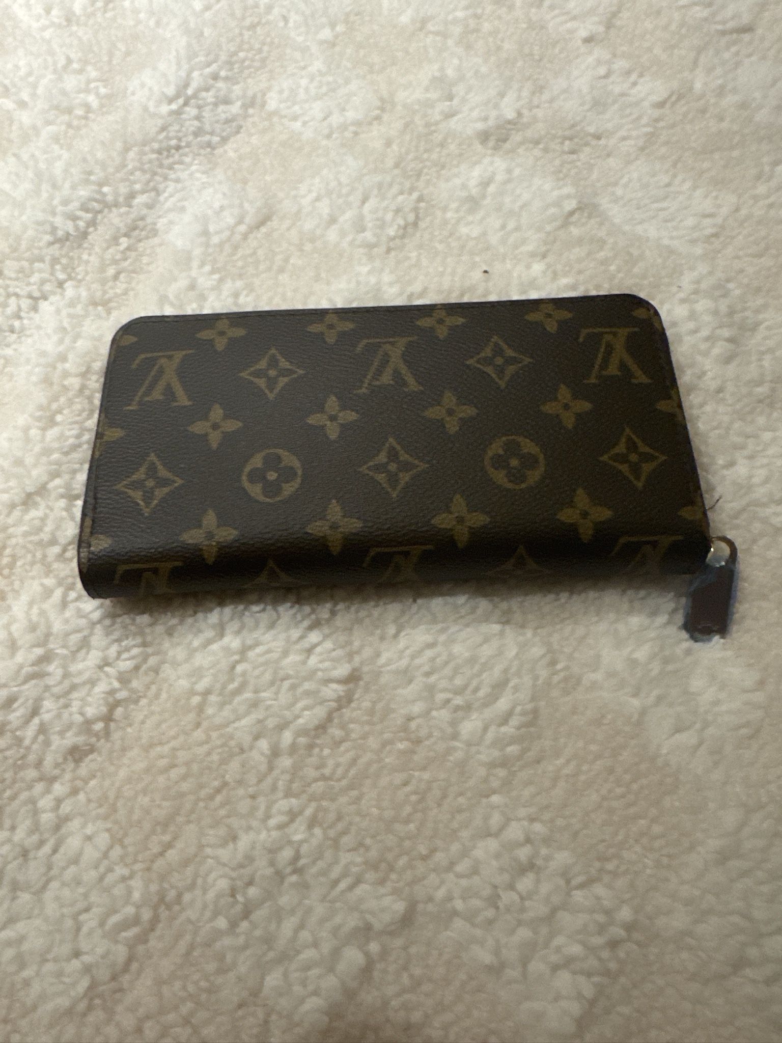 Lv Zipped Wallet