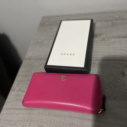 Authentic Gucci GG Marmont fuchsia zip around wallet