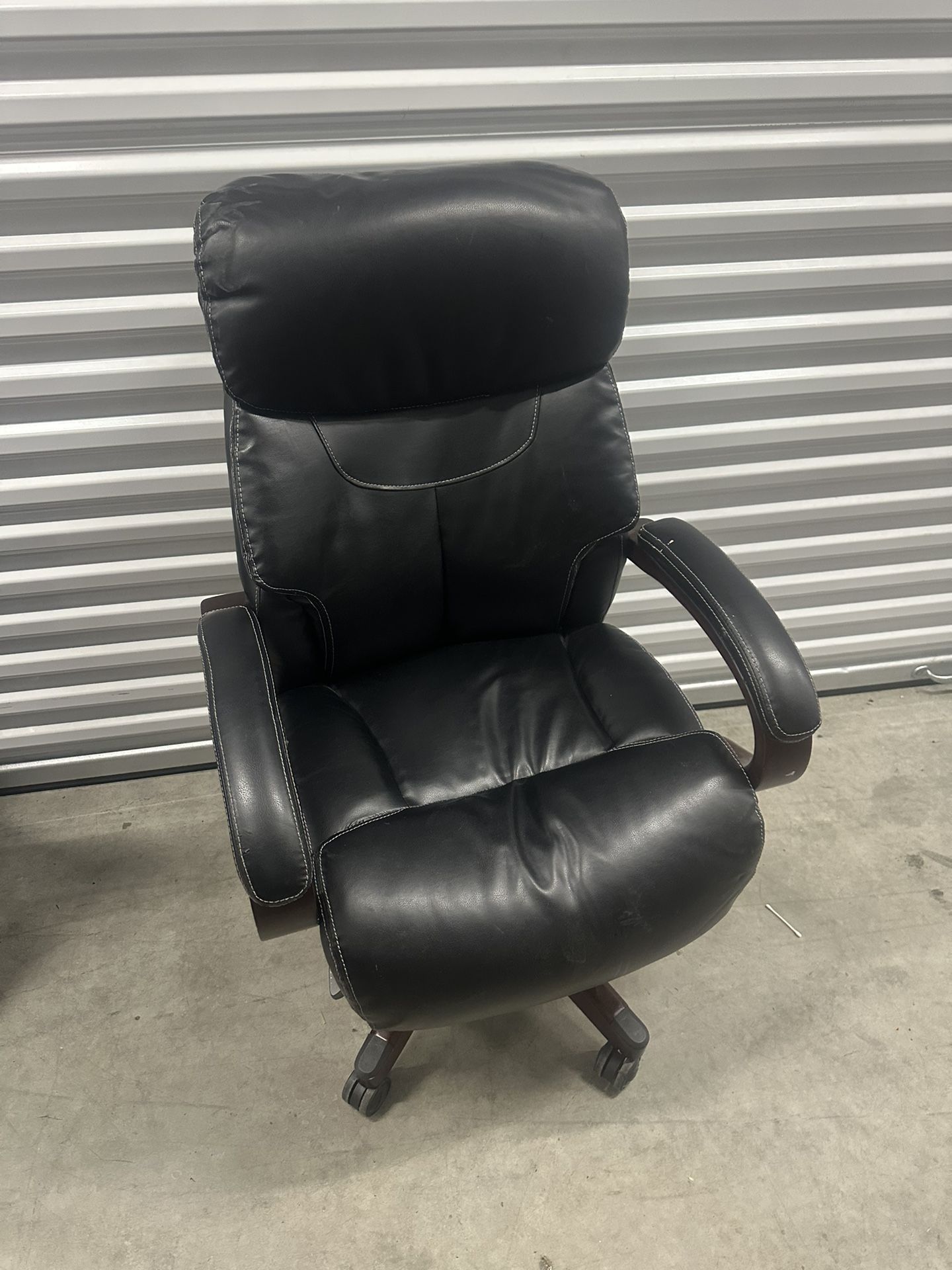 π FREE Leather Office / Gaming Chair β Needs to Go Today!