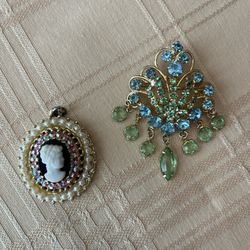  Sweet Vintage Brooch Pin And Cameo Style Pendant