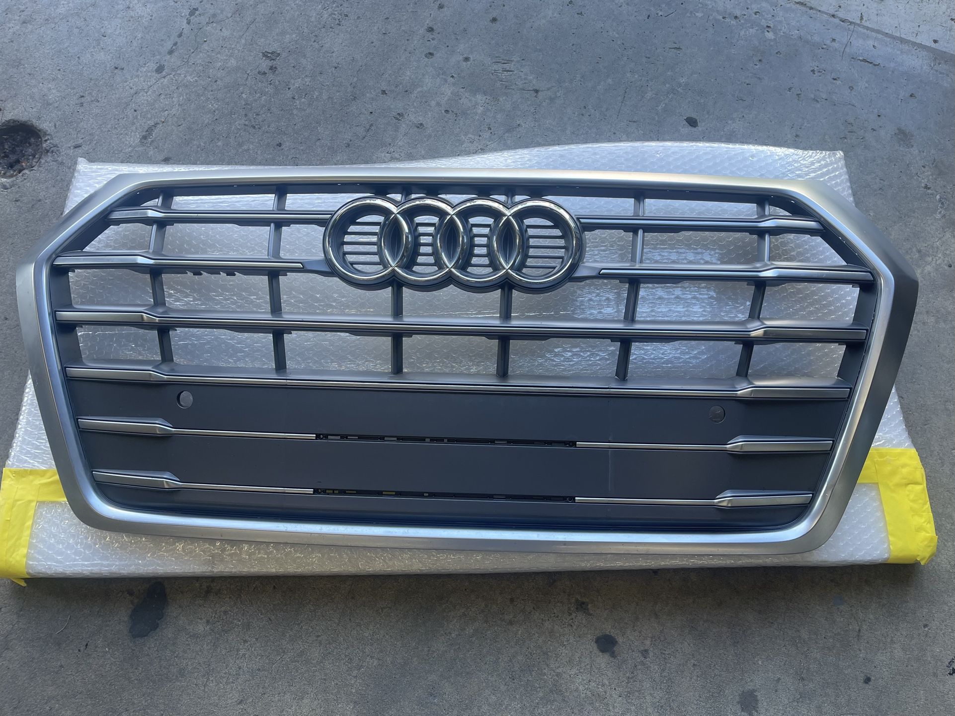 2018 2019 2020 Audi Q5 SQ5 Front Grille Genuine OEM BTA-70125-01