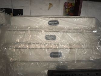 Brand new beauty, rest mattress king in plastic