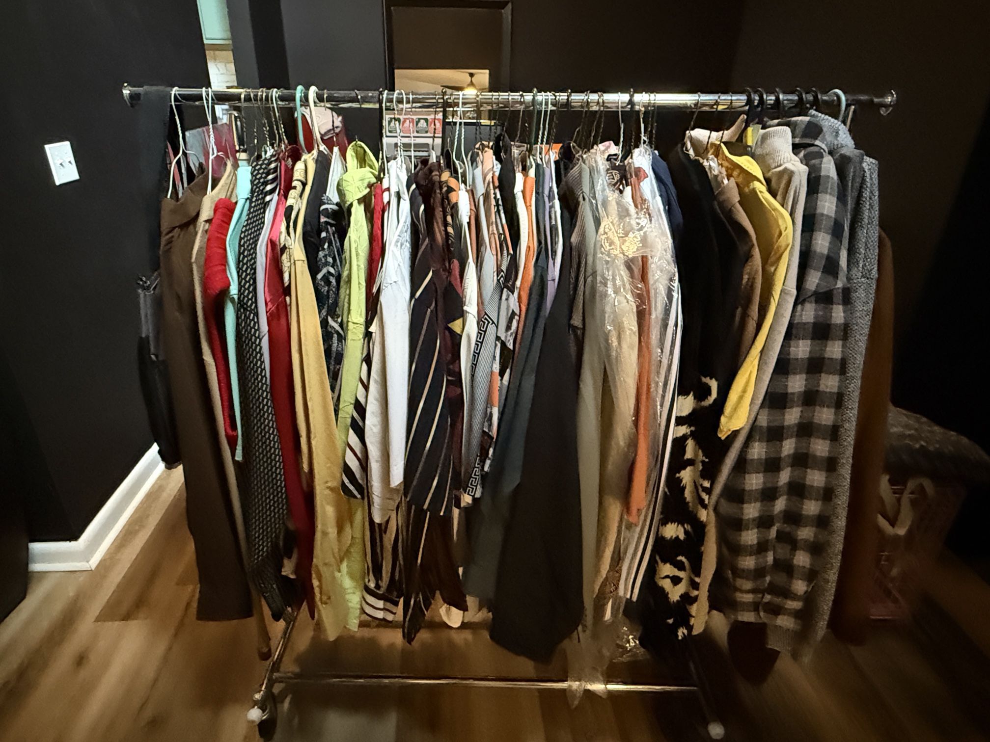 Men Dress Shirts / Sweaters