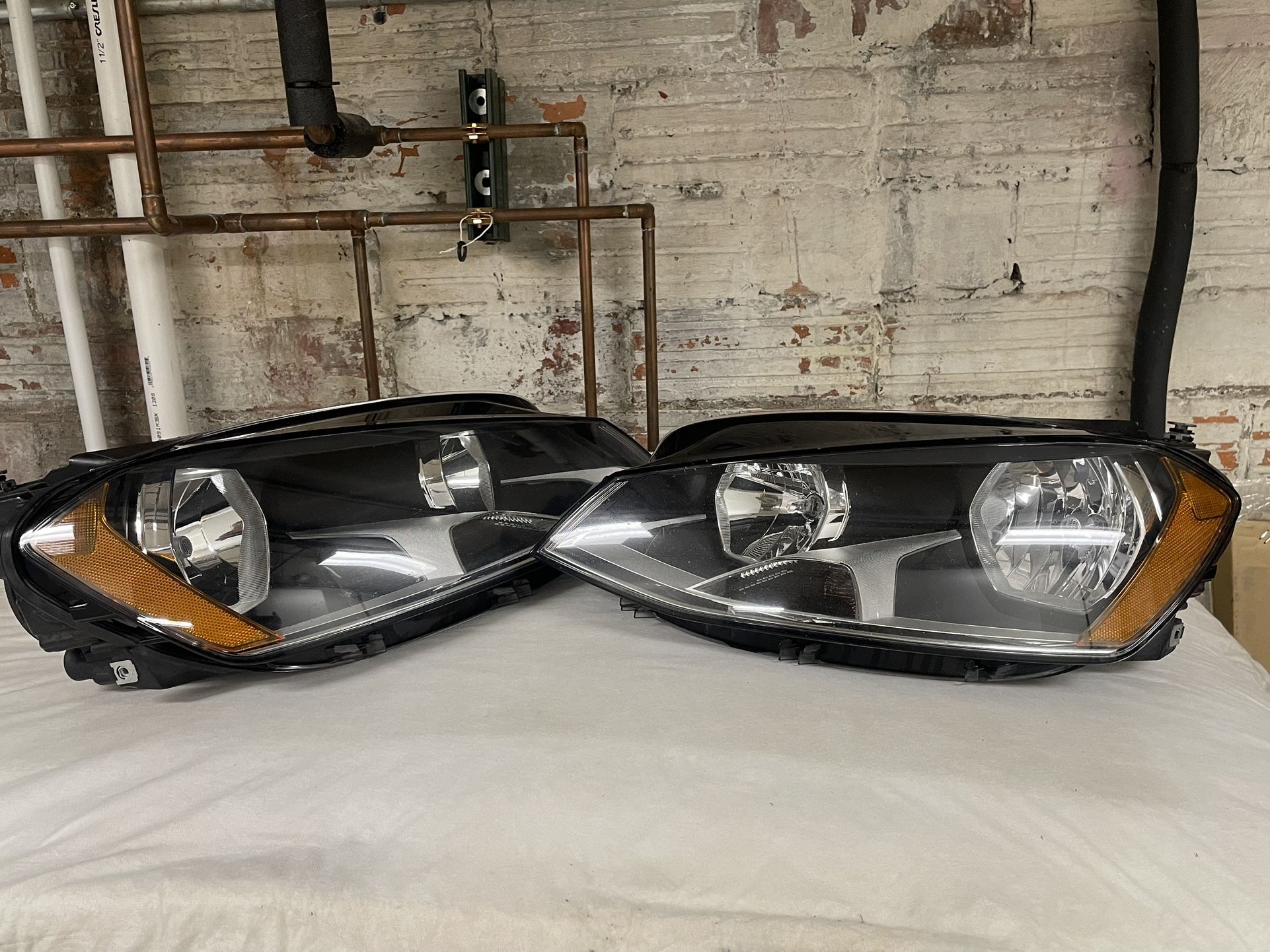 2015-17 VW Golf Headlight Assemblies L&R.