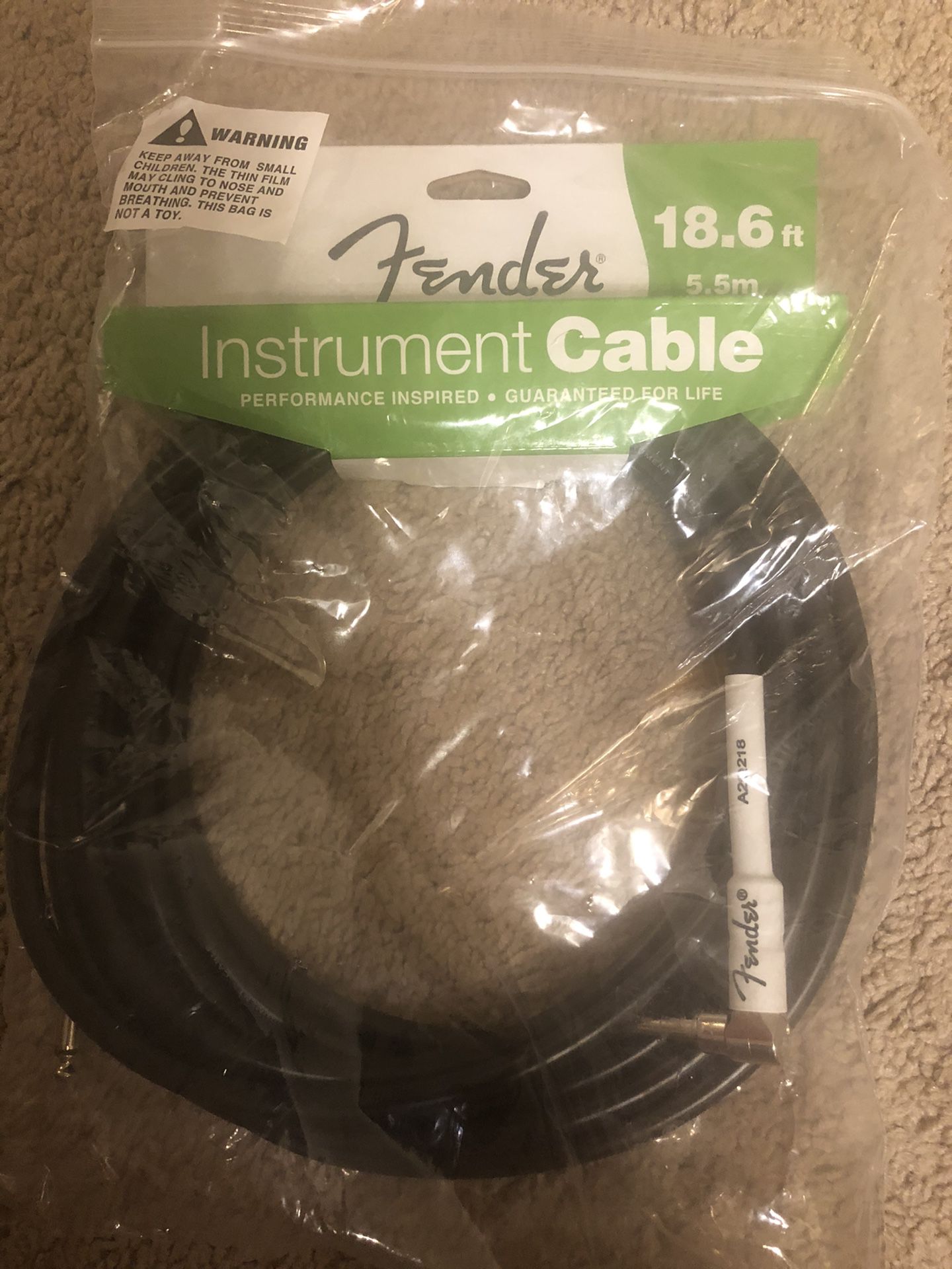 Fender Performance Series Instrument Cables (Straight-Right Angle) for electric guitar, bass guitar, electric mandolin, pro audio