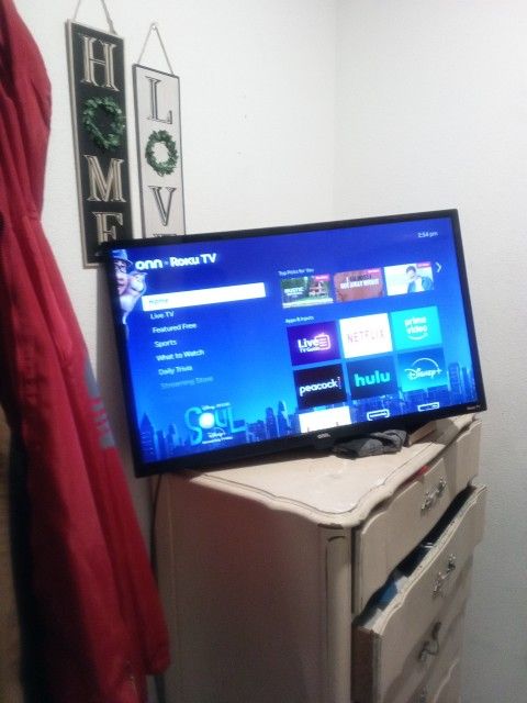 32 'inch Rocka Tv  Got Remote