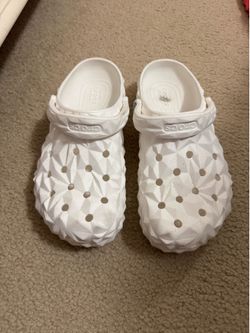 White Crocs W9 M7