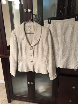 Neiman Marcus Ladies 2 piece suit